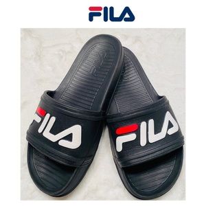 FILA Slide Sandals Unisex, Men’s size 6, Women’s Size 7 or Youth 5/6 Pre-Owned